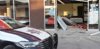 Dan cristalazo a tienda de colchones en colonia Bugambilias Tienda