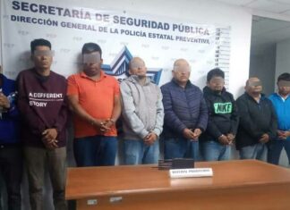 Arrestan a 8 por robar tractocamión en Coronango tractocamión