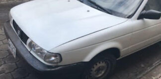 Roban Tsuru a familia de Nazaria Iraís frente a Casa de Justicia "Que poca madre, estando es espera de pasar al juicio del caso de mi hermana. Nos roban este vehículo Tsuru color blanco con placas NWY-20-10 " reportaron.