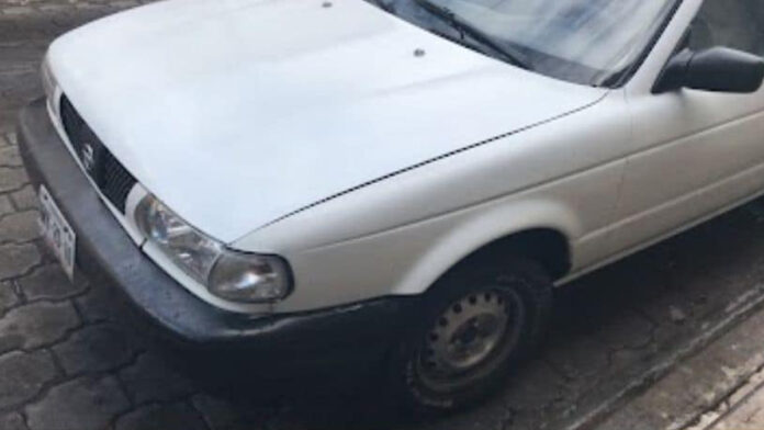 tsuru "Que poca madre, estando es espera de pasar al juicio del caso de mi hermana. Nos roban este vehículo Tsuru color blanco con placas NWY-20-10 " reportaron.