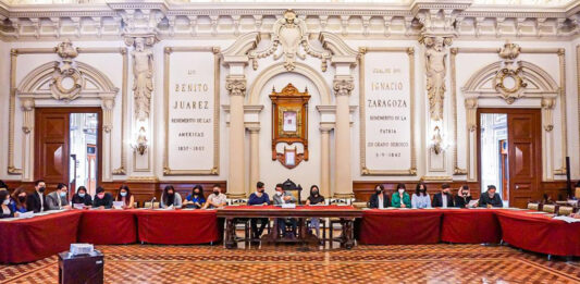 Las y los universitarios analizaron las iniciativas relacionadas con temas de atención a la violencia de género. Foto: EsImagen
