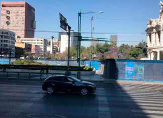 Instalan vallas metálicas en CDMX previo al 8M vallas