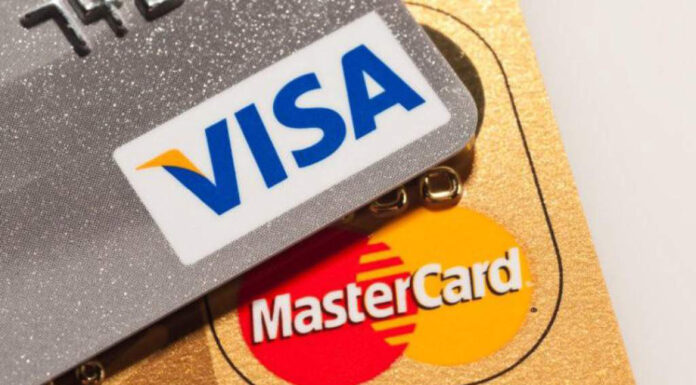 Visa y Mastercard suspenden sus operaciones en Rusia Visa ya ha puesto en marcha los procedimientos para cesar todas las transacciones con sus tarjetas en los próximos días.