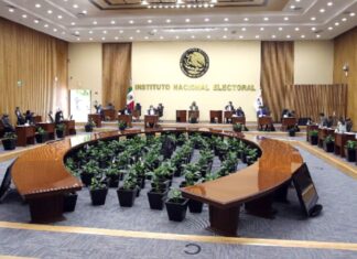 INE prohibe a grupos pro AMLO instalar casillas para revocación de mandato