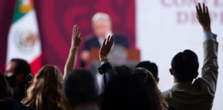 Revela AMLO a quiénes perfila para sucederlo en 2024 AMLO afirmó este miércoles que en su administración “no hay simulación” y que se ha terminado la figura del tapad