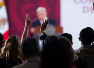 Revela AMLO a quiénes perfila para sucederlo en 2024 AMLO afirmó este miércoles que en su administración “no hay simulación” y que se ha terminado la figura del tapad