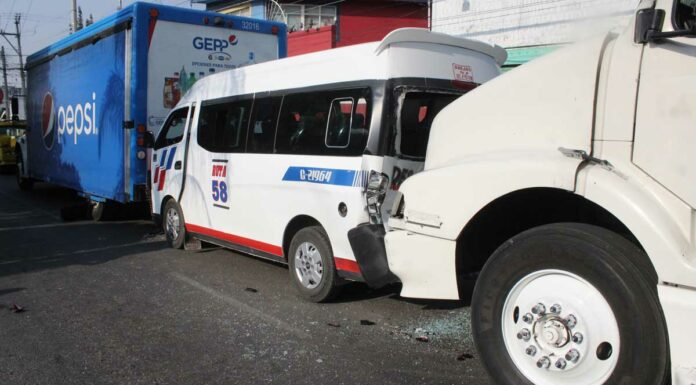 Choque múltiple lesiona a 10 personas en Carril de La Rosa Choque