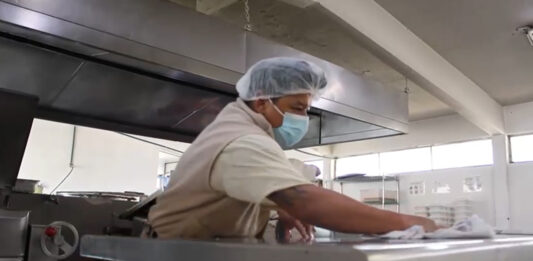 El Distintivo acredita que, tanto el personal, los alimentos y preparación, cumplen con los protocolos necesarios de limpieza.