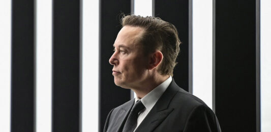 Elon Musk enfrenta demanda por 'sacrificar' monos.