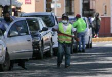 Contrata Comuna a 38 franeleros como supervisores de Parquímetros Franeleros