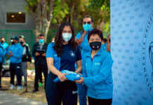 Lilia Cedillo entrega uniformes a representantes en Universiada 2022 Lilia Cedillo