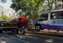 FGJCDMX indagará choque de metrobús y camión en la CDMX Metrobús