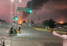 Pemex sofoca incendio en refinería Salina Cruz Salina Cruz es la más grande de Pemex y tiene una capacidad para procesar 330,000 barriles por día de crudo.