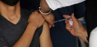 Pfizer pedirá autorizar refuerzo anti Covid para niños Pfizer