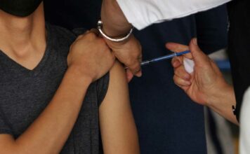 Pfizer pedirá autorizar refuerzo anti Covid para niños Pfizer