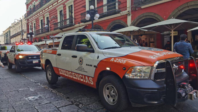 Protección Carmelo Juárez García, ex regidor municipal de Amozoc, fue baleado por unos hombres justo en zócalo de la demarcación.