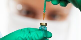 Mujer afirma que envejeció tras vacunarse vs Covid Vacuna