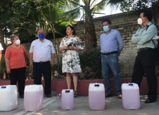 Entregan gel antibacterial en 6 escuelas de Izúcar de Matamoros