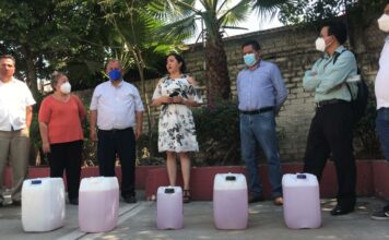 Entregan gel antibacterial en 6 escuelas de Izúcar de Matamoros