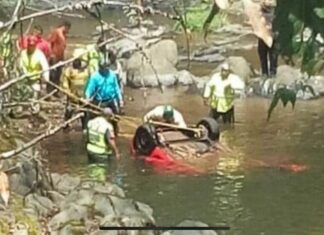 Cae vehículo del puente Totolapa en la carretera México-Tuxpan