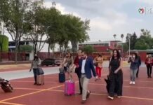 Diputados del PRI salen con maletas; dormirán en San Lázaro para votar