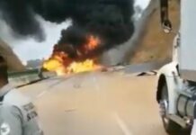 Cierran autopista México-Puebla por choque entre tráiler y autobús