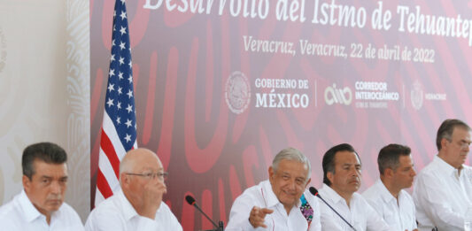 AMLO también anunció que llevará a cabo una gira de trabajo por Centroamérica y por el Caribe.