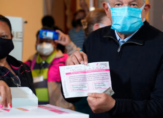 AMLO emite su voto en la revocación de mandato revocación de mandato