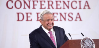 AMLO propone reunión con Derbez y famosos que rechazan Tren Maya AMLO aseguró que los invitará para “saber cuáles son sus dudas y se las aclaro”.