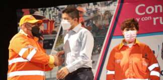 Sindicato y Comuna pactan aumento de 4.5% y bonos para ‘Naranjitas’ Se pacto un aumento del 4.5 por ciento a su salario directo y bonos de 800 pesos para el apoyo de la economía familiar.