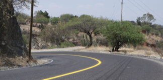 Barbosa anuncia nueva carretera en Sierra Norte de Puebla Barbosa también dio a conocer que pronto se emitirá la licitación para la rehabilitación de la carretera de Izúcar a Chiautla.