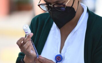 ¿Qué necesito para vacunarme contra Covid-19 en jornada del IMSS? Lo único que solicita el IMSS para aplicarte la vacuna contra el Covid-19 es tu identificación oficial y tu CURP.