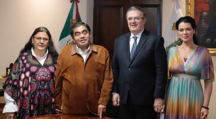 Ebrard afirma que él y Barbosa no pierden tiempo “en grilla”