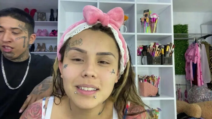 fans Varios de sus fans criticaron a los influencers, y otros, comenzaron a reproducir el video, pues al parecer Mona ya lo eliminó.