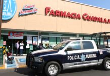 Muere hombre de un infarto en Farmacia Guadalajara hombre