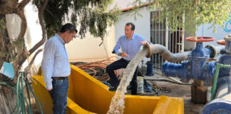 Dan mantenimiento a red de abastecimiento de agua en San Pedro En estos trabajos de mantenimiento se ha extraído arena, piedras, residuos plásticos y orgánicos.