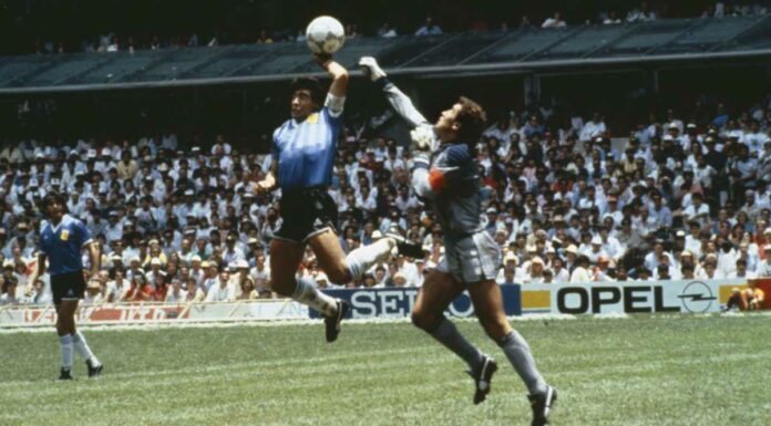 Subastarán playera que usó Maradona en México 1986 Maradona