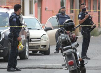 De un paro cardiaco, quincuagenario muere en su vehículo muere por paro cardiaco