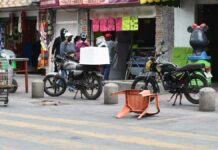 ¡Habrá multas! Esto pagarás por apartar lugar en la calle Multas