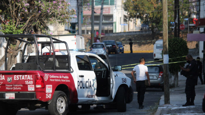 Vecinos alertaron a las autoridades sobre las bolsas y la maleta, las cuales, contenían los restos y manchas de sangre por fuera.