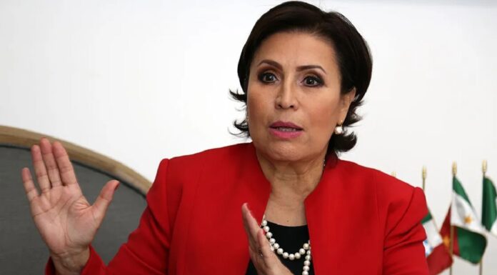 Otorgan amparo a Rosario Robles; Gertz no puede hablar del caso