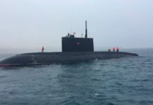 Submarinos rusos disparan misiles en mar de Japón Japón