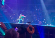 Bad Bunny se cae al piso, pero continúa concierto Bad Bunny