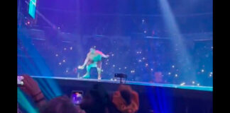 Bad Bunny se cae al piso, pero continúa concierto Bad Bunny