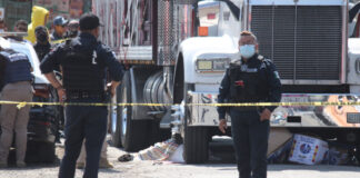 Trabajador muere aplastado por camión en la Central de Abastos Ante la muerte del trabajador, en la Central de abastos exigieron más apoyo de tránsito municipal.