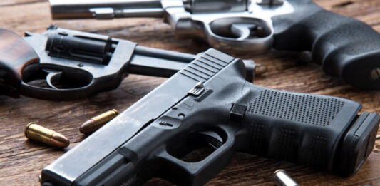 En inmediaciones de la colonia Anzures, agentes de la Policía Estatal detuvieron a un presunto vendedor de armas de fuego.