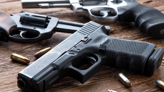 En inmediaciones de la colonia Anzures, agentes de la Policía Estatal detuvieron a un presunto vendedor de armas de fuego.