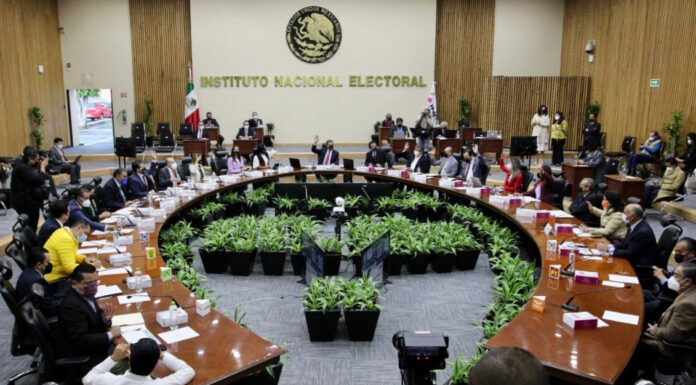 Votación baja en Revocación fue por trampas del INE: AMLO Andrés Manuel López Obrador afirmó que la baja votación en la Revocación de Mandato fue por “trampas y el boicot del INE”.