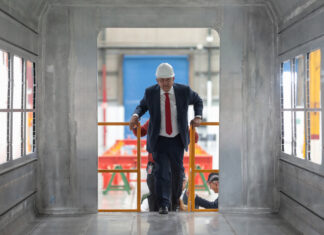 Destaca AMLO ensamble de 42 vehículos para Tren Maya AMLO aseguro que los trenes deberán estar listos el próximo año, pues en 2023 también estará listo el Tren Maya.