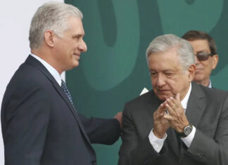 AMLO coloca ofrenda floral en Monumento a José Martí en Cuba Su homólogo Miguel Diaz-Canel expresó que la visita de AMLO estrechará los lazos de amistad entre Cuba y la República Mexicana.